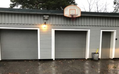 Kund investerar i två garageportar med dörr