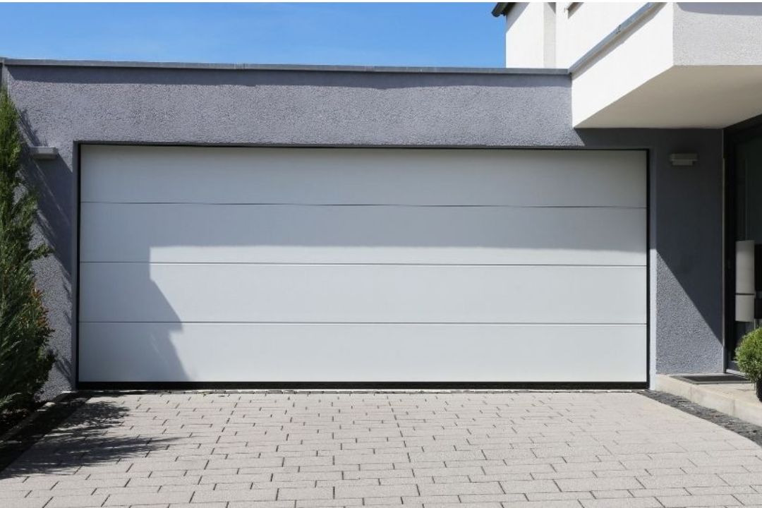 svart takskjutport Garageport med elegant design